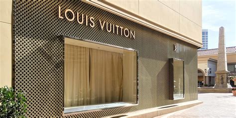 fashion island louis vuitton.